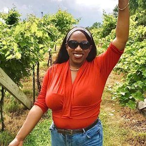 Meet your Posher, Simone